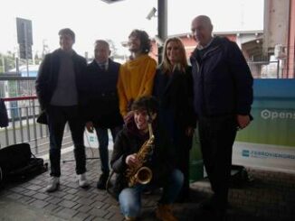 Ferrovienord a Varese totem Openstage per musica dal vivo