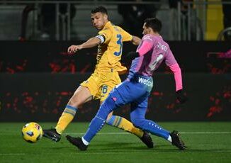 Frosinone Milan 2 3 successo dei rossoneri in rimonta grazie a Jovic