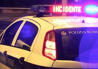 Incidente a Roma scontro tra auto e moto morto 37enne