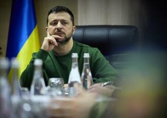 Ucraina Kiev ritira soldati da villaggi Kharkiv Zelensky cancella missioni allestero