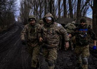 Ucraina Zelensky e la mossa disperata perche il generale Syrsky non basta