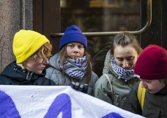 Clima Greta Thunberg protesta davanti parlamento svedese Piu giustizia climatica