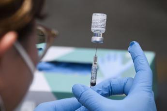 Covid nessun legame tra vaccini e perdite post menopausa lo studio