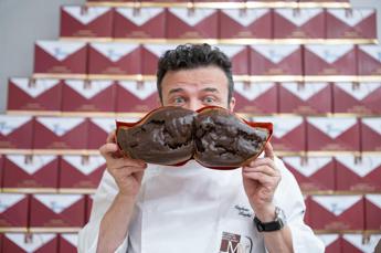 Festa papa da Maestri Accademia Lievito Madre e panettone italiano nasce Baffo del papa