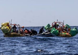 Migranti almeno 50 morti in naufragio su gommone partito da Libia