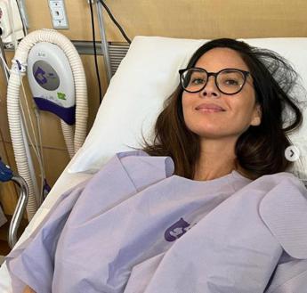 Olivia Munn e la malattia Operata 4 volte per cancro al seno