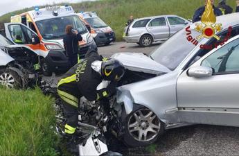 Scontro tra tre auto sulla Pontina Vecchia morta una bimba di 8 anni