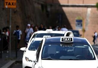 Taxi Antitrust incalza comuni Aumentare numero licenze e flessibilita turni