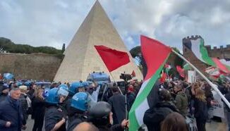 25 aprile manifestazioni in tutta Italia tensioni al corteo a Roma