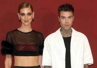 Fedez e Chiara Ferragni addio anche sui social non si seguono piu su Instagram