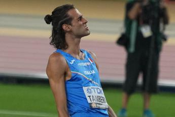 Gianmarco Tamberi portabandiera Italia a Parigi 2024 chi e il campione di atletica