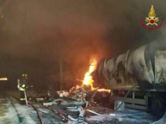 Incidente su A14 scontro pullman camion e incendio in galleria un morto