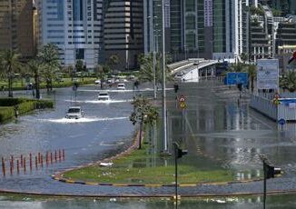 Negli Emirati mai cosi tanta pioggia in 75 anni 18 morti in Oman per alluvione