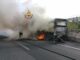 Roma bus turistico in fiamme sul Gra nube nera e traffico in tilt