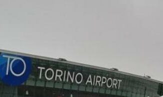 Si sente male su volo Torino Lamezia Terme morto giovane passeggero