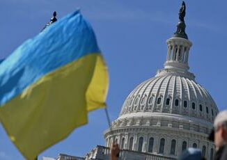 Ucraina Senato Usa approva pacchetto aiuti. Biden Armi a Kiev gia questa settimana