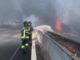 Auto in fiamme in autostrada lunghe code e traffico in tilt