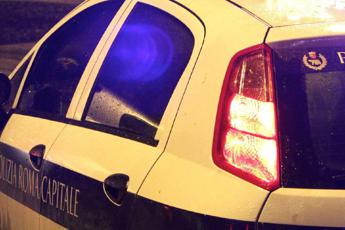 Bambino bloccato in auto salvato a Roma da polizia locale