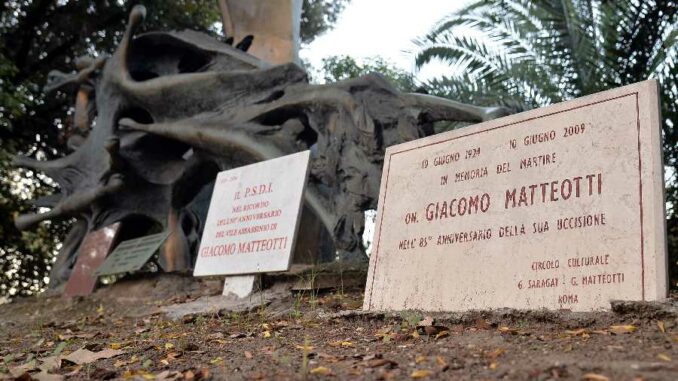 Il monumento creato dove fu ucciso giacomo matteotti,