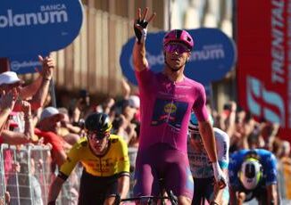 Giro dItalia Milan vince tredicesima tappa e Pogacar sempre maglia rosa