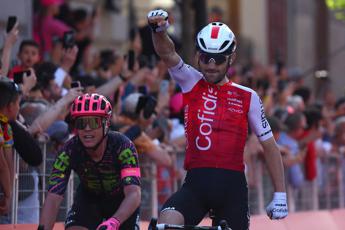 Giro dItalia Thomas vince la quinta tappa in volata battuto Pietrobon