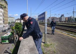 Poliziotto accoltellato a Milano ecco tutti i precedenti del 37enne arrestato