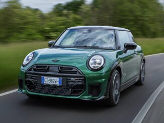 Presentata la nuova MINI Cooper con motore a benzina