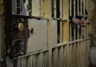 Rivolta in carcere a Benevento Agenti feriti e altri in ostaggio detenuti armati