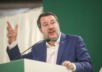 Salvini contestato da ambientalisti a Trento Non avete capito niente della vita