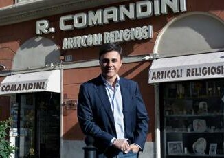 Stefano Comandini Da oltre 60 anni siamo specializzati in articoli religiosi