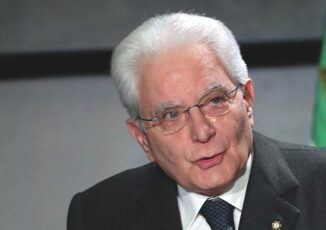 Strage Brescia Mattarella commemora vittime applausi in piazza Loggia