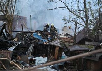 Ucraina Kharkiv ancora sotto le bombe. Russia minaccia Gb