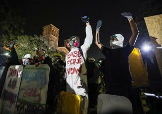 Usa non si fermano proteste pro Gaza nelle universita polizia fa irruzione a Ucla