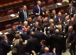 Caos alla Camera Lega chiede il Var Video dimostra aggressione Donno a Calderoli