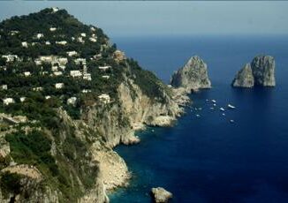 Capri tornano acqua e turisti sullisola revocata ordinanza