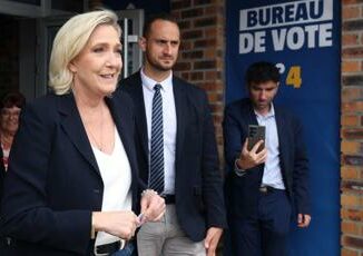 Elezioni Francia primi exit poll Le Pen al 33 sinistra al 30 e blocco Macron al 22