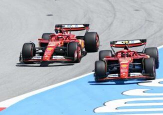 Ferrari flop in Spagna e scintille Leclerc Sainz botta e risposta