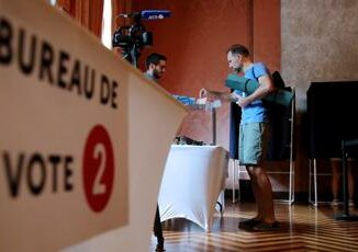 Francia e il giorno delle elezioni legislative anticipate al voto dopo il flop di Macron