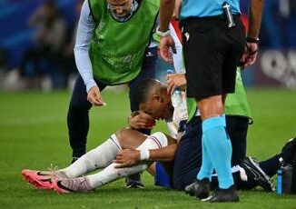 Frattura al naso per Mbappe dovra essere operato