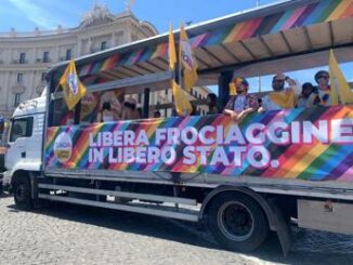 Roma Pride compie 30 anni la festa arcobaleno nella Capitale FOTO