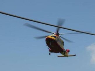 Si schianta con il parapendio su pista ciclabile morto turista 29enne