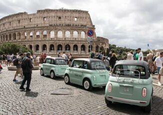 Turismo con Towns of Italy Group alla scoperta di Roma alla guida di Fiat Topolino