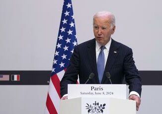 Ucraina Biden a Parigi Putin non si fermera tutta lEuropa e minacciata