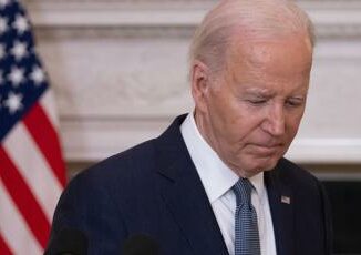 Biden cresce pressing le ore piu difficili del presidente. Ma lui tira dritto