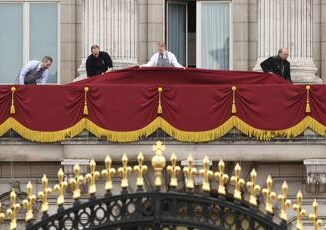 Buckingham Palace apre ai visitatori la sala delliconico balcone