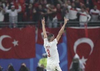 Euro 2024 Demiral lupo grigio squalificato 2 gare Turchia protesta