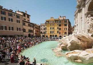 Fontana di Trevi a numero chiuso Lipotesi per tutelare il monumento