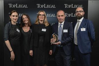 Gruppo Cap premiata con TopLegal Awards nella categoria public utilities legal team