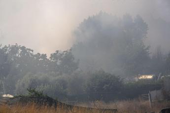 Incendio Roma Ponte Mammolo Ordine Medici Finestre chiuse no condizionatori solo ventilatori