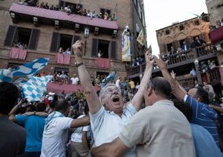 Onda vince Palio di Siena trionfo a sorpresa